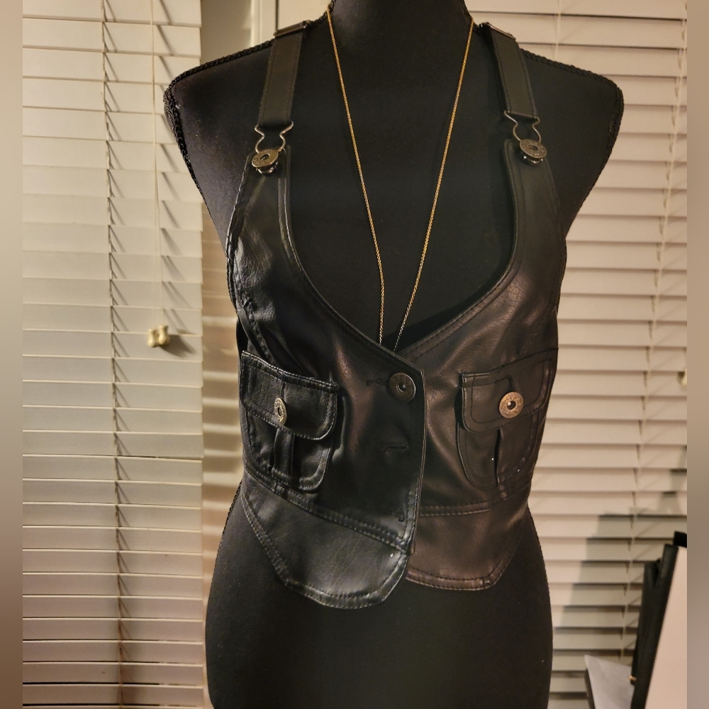 Last Kiss Black Cropped Vest Size M